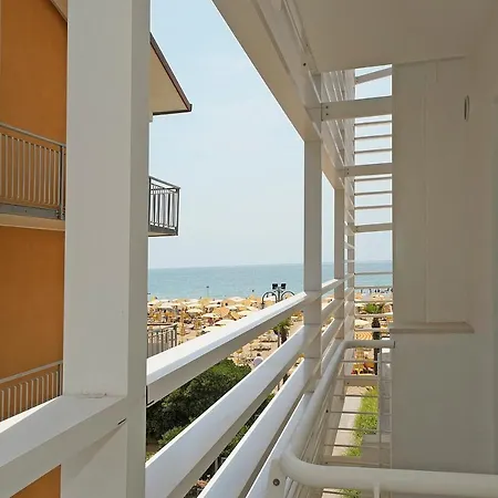 Hotel Strand A Frontemare-3